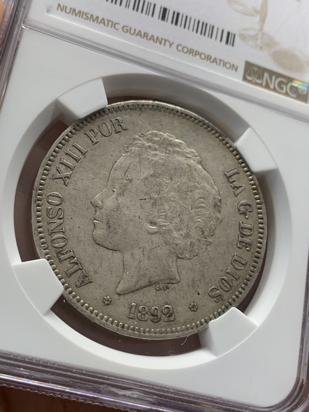 《竞宝斋》第95场-本周日，周一，周四，3场连拍（全场不限金额包邮） NGC-XF40 西班牙1892年 阿方索十三世 5比塞塔双柱大银币 原味好品 较少的爆炸头