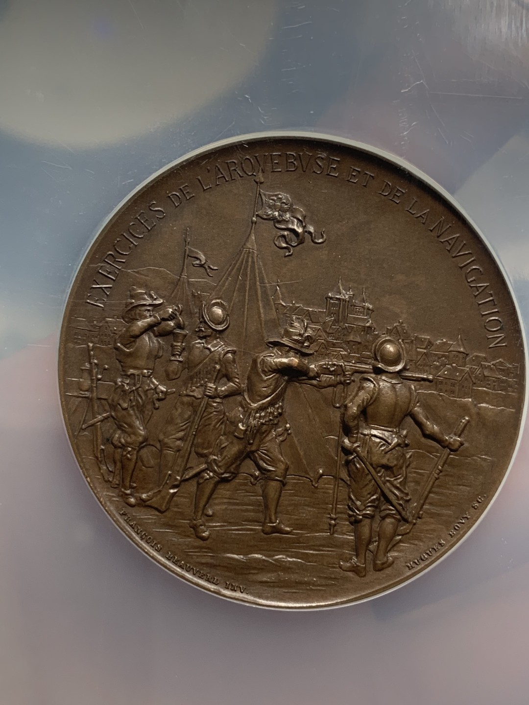 《竞宝斋》第95场-本周日，周一，周四，3场连拍（全场不限金额包邮） NGC MS64BN 1895年瑞士射击铜章 大盒子  铜章发行量230枚  直径47mm 该枚顶级分数 巧克力包浆 正面射击场景及章背面同时带有城市景观元素