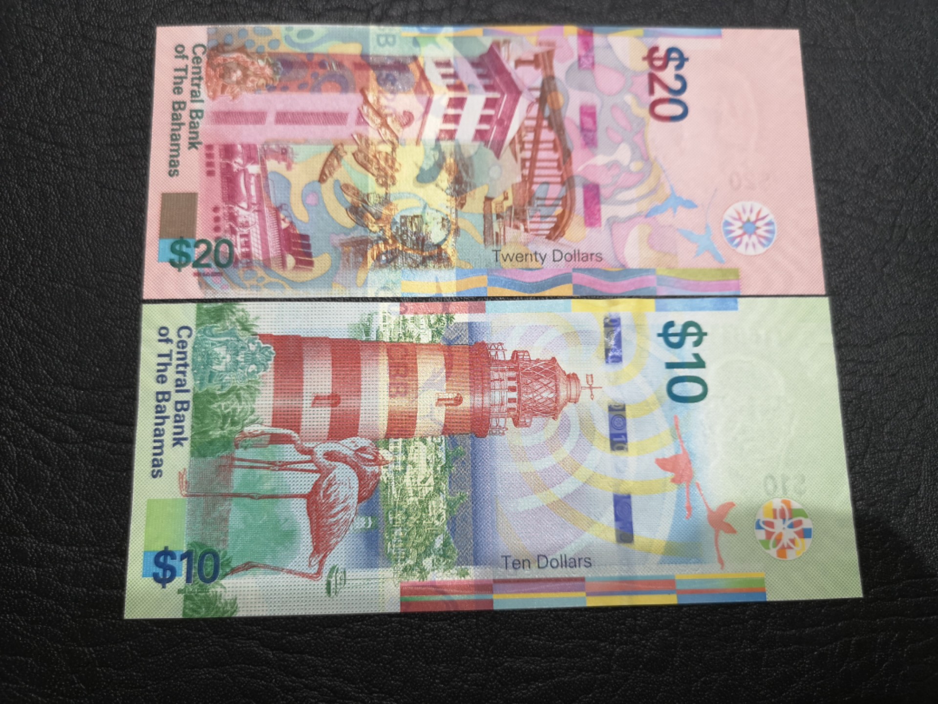 《外钞收藏家》第二百零三期 最新版巴哈马10、20刀 全新UNC 无47