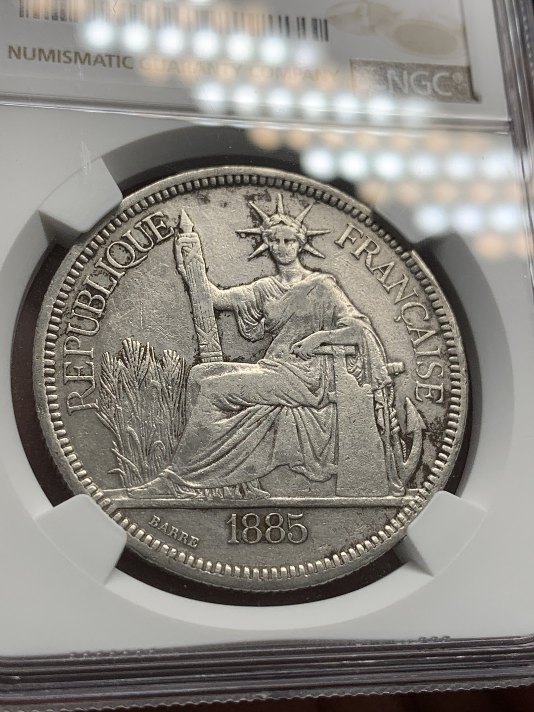 《竞宝斋》第95场-本周日，周一，周四，3场连拍（全场不限金额包邮） 加重版 NGC XF品相 法属印度支那1885年坐洋首年加重版1皮亚斯特银币坐洋五珍