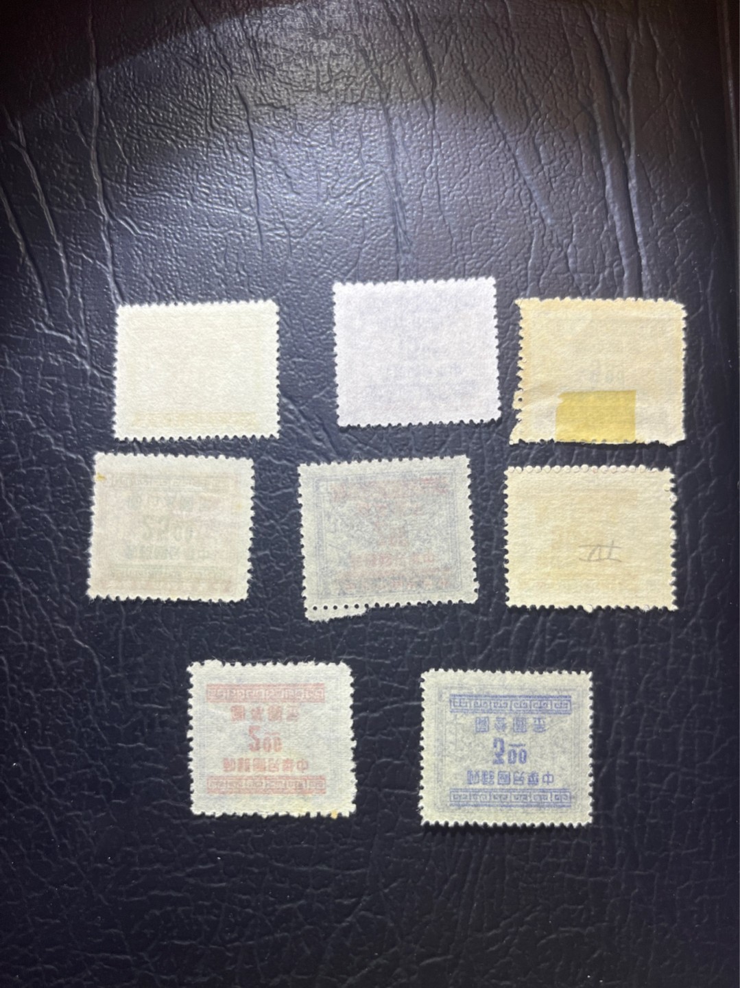 洪涛臻品 精选邮票限时拍卖第三十二期 印花税票改金圆邮票一组。1948年底货币贬值太快，金圆面值的邮票来不及印刷，为了应急金圆面值，中华邮政把印花税票加盖改作金圆邮票使用。印花税票有平版、凹版，又分别由大东、大业、中央、振明四家印刷厂印制，随手区票未细分，买家可以自行研究。