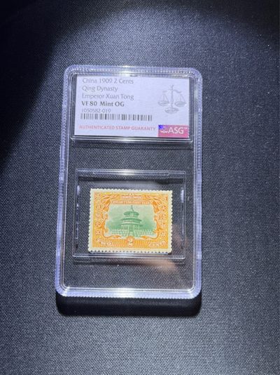 洪涛臻品 精选邮票限时拍卖第三十二期 - 宣统登基2分新  ASG80OG，撕大块送评，比某涌网能买到的普通全品状态好，105号最新出的极严评高配版80分。 清代宣统邮票发行量仅100万套，历时久远，战乱动荡与自然条件的变迁后，留存至今带有原胶的已经且无贴的已经寥寥无几，这其中能评到85分属于百里挑一的品相。 评级资源枯竭，随时大涨，注意捡漏