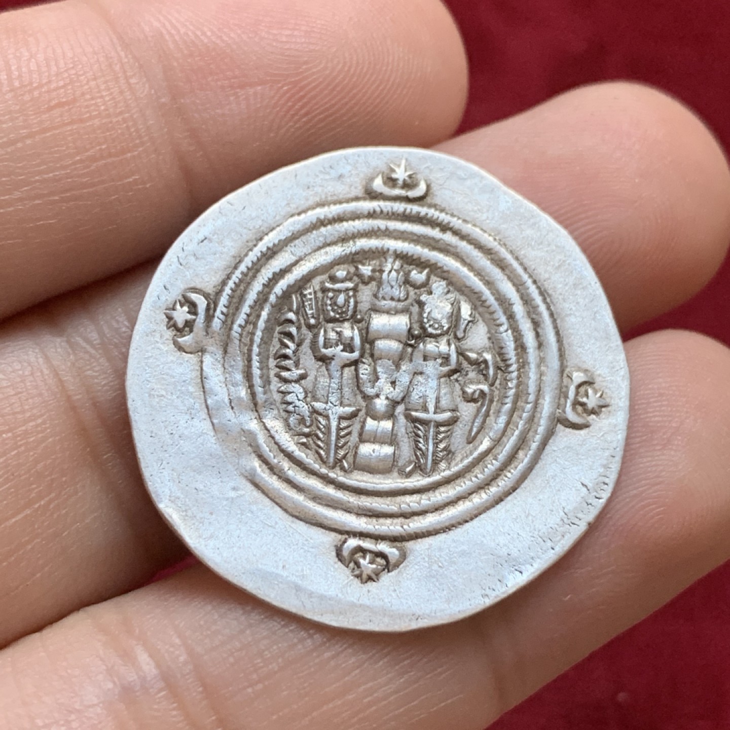 《竞宝斋》第96场-本周日，周一，周四，3场连拍（全场不限金额包邮） 打制非常完整 萨珊王朝 库斯老二世 德黑兰造币厂 德拉克马银币 图案铭文清晰 