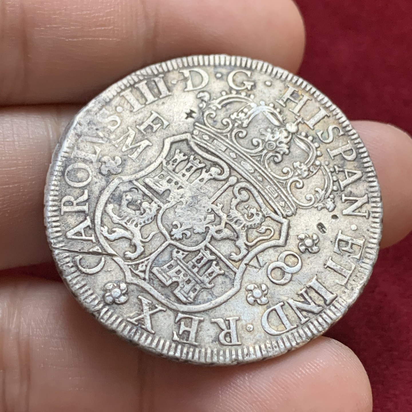 《竞宝斋》第96场-本周日，周一，周四，3场连拍（全场不限金额包邮） 细节清晰包浆均匀 地球双柱 1771年 墨西哥 卡洛斯三世 8里亚尔 银币 图案细节很清晰 灰色包浆均匀漂亮 有几个戳