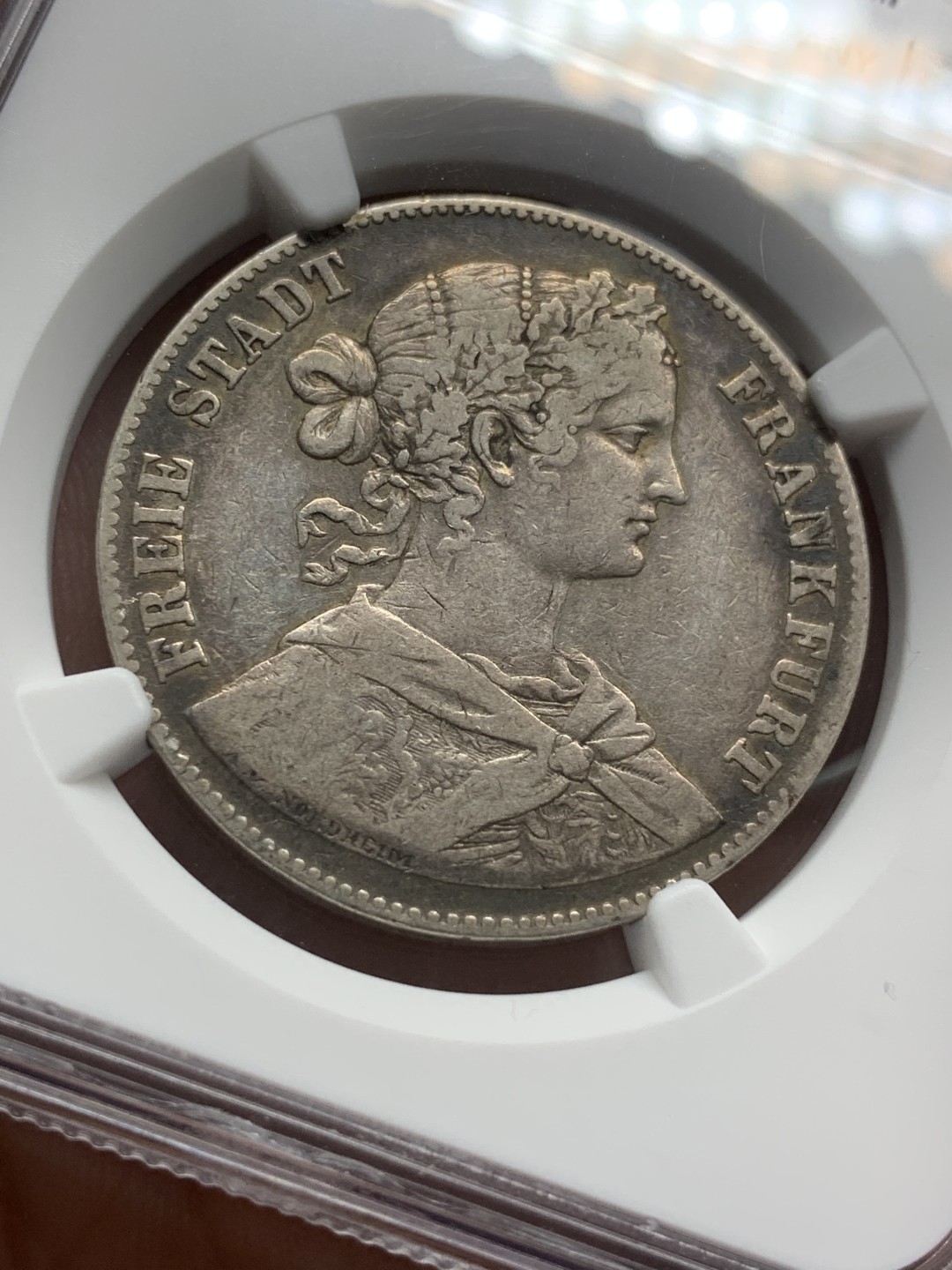 《竞宝斋》第96场-本周日，周一，周四，3场连拍（全场不限金额包邮） NGC XF40 德国 1860年 法兰克福 女武神 泰勒银币