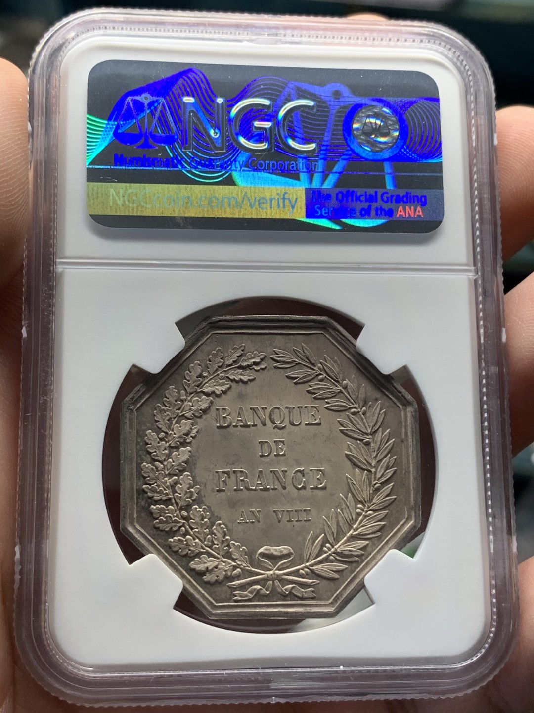 《竞宝斋》第96场-本周日，周一，周四，3场连拍（全场不限金额包邮） NGC-MS63 1800年法兰西银行八角银质代币 早期蜜蜂银标 镜面五彩包浆 高分不易 顶级品相 大型女神八角