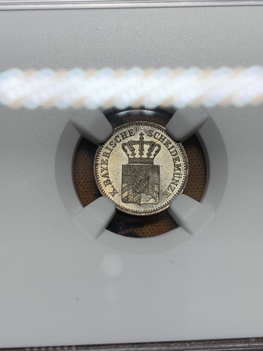 《竞宝斋》第96场-本周日，周一，周四，3场连拍（全场不限金额包邮） NGC-MS64 巴伐利亚1858年1克鲁泽小银币，原光饱满，带转光