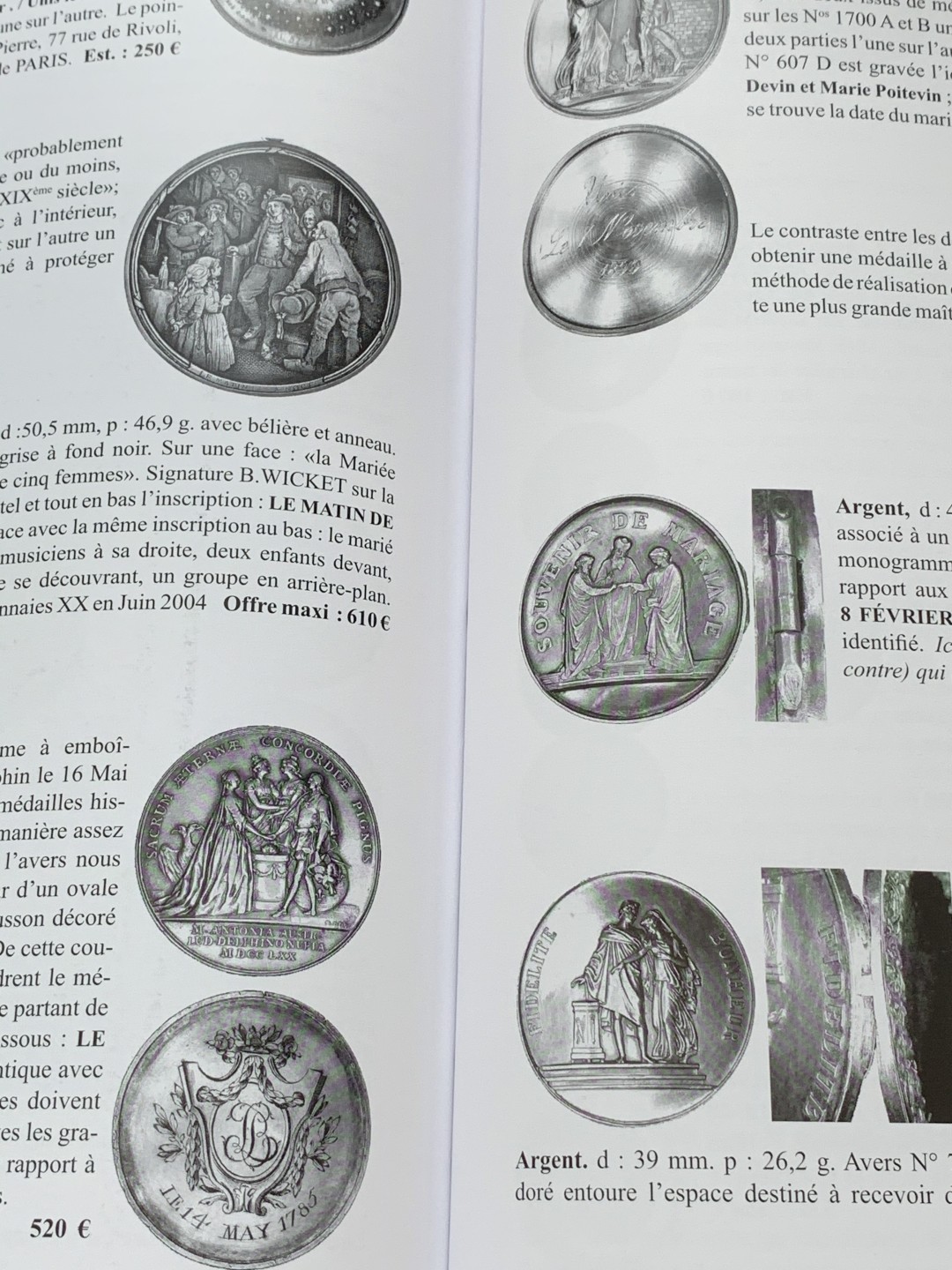 《竞宝斋》第96场-本周日，周一，周四，3场连拍（全场不限金额包邮） 法国 结婚 纪念章 目录 厚达 320页 重达1.6公斤 A4纸大小 亏运费的品种 不过介绍的非常详细 版本众多