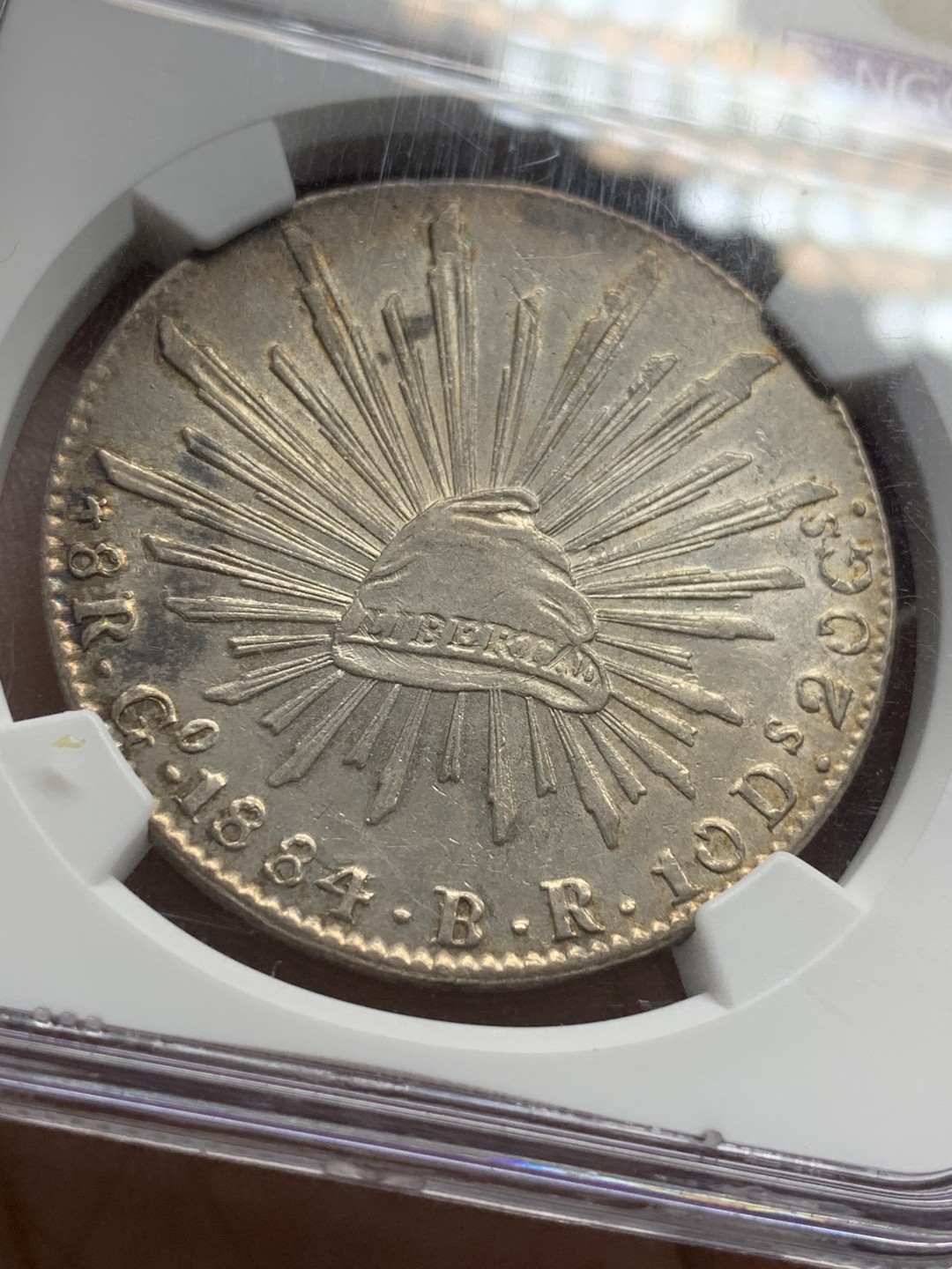 《竞宝斋》第96场-本周日，周一，周四，3场连拍（全场不限金额包邮） NGC AU58墨西哥1884年花边鹰洋8R银币 边缘环彩