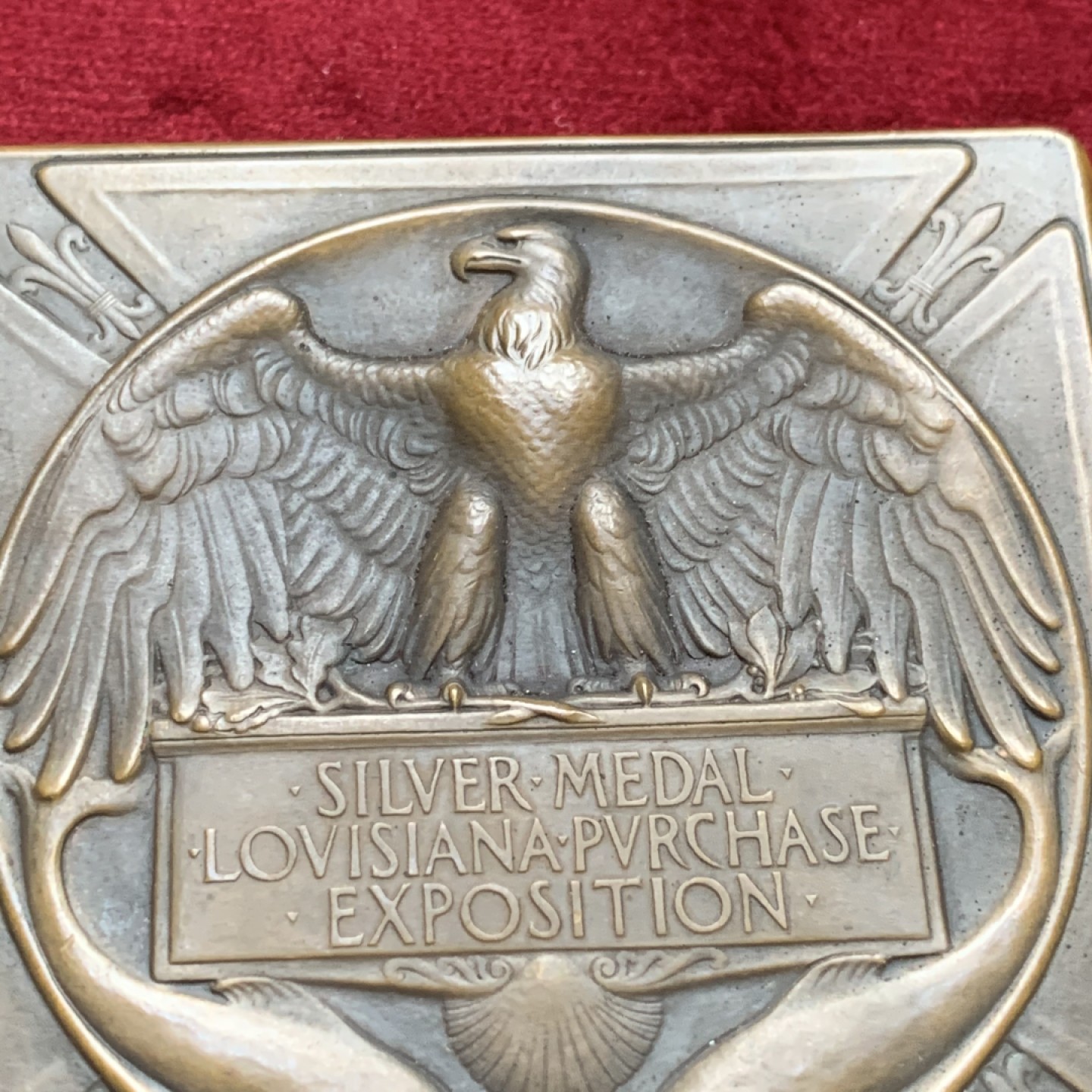 《竞宝斋》第96场-本周日，周一，周四，3场连拍（全场不限金额包邮） 1904年圣路易斯世博会银牌奖章 百年浓郁包浆，带原盒难得，发行量11550枚