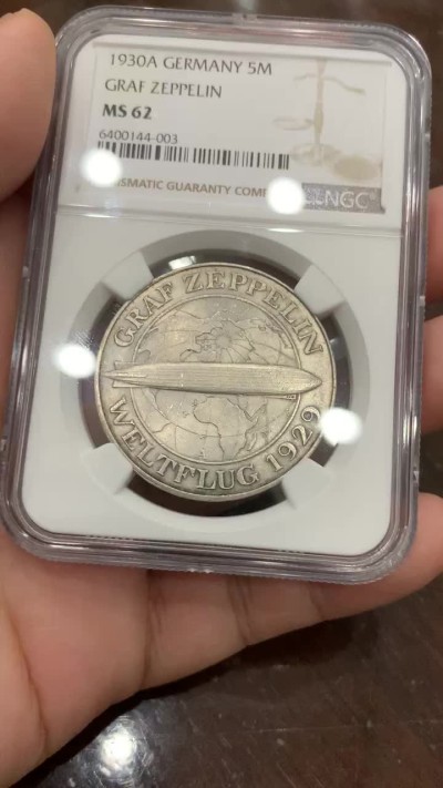 《竞宝斋》第96场-本周日，周一，周四，3场连拍（全场不限金额包邮） NGC MS62 德国 1930年 齐柏林飞艇5马克，带转光  首见品种