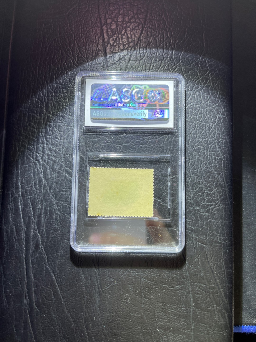 洪涛臻品 精选邮票限时拍卖第三十三期 宣统登基2分新  ASG80OG，撕大块送评，比某涌网能买到的普通全品状态好，105号最新出的极严评高配版80分。 清代宣统邮票发行量仅100万套，历时久远，战乱动荡与自然条件的变迁后，留存至今带有原胶的已经且无贴的已经寥寥无几，这其中能评到85分属于百里挑一的品相。 评级资源枯竭，随时大涨，注意捡漏