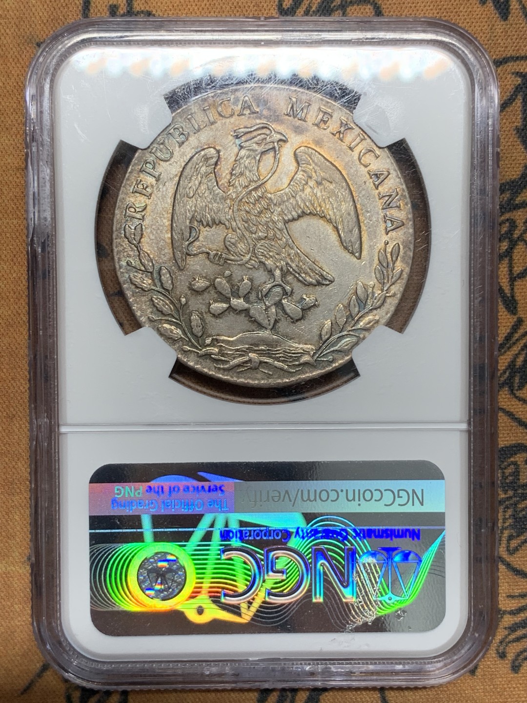 《竞宝斋》第96场-本周日，周一，周四，3场连拍（全场不限金额包邮） NGC AU58墨西哥1884年花边鹰洋8R银币 边缘环彩