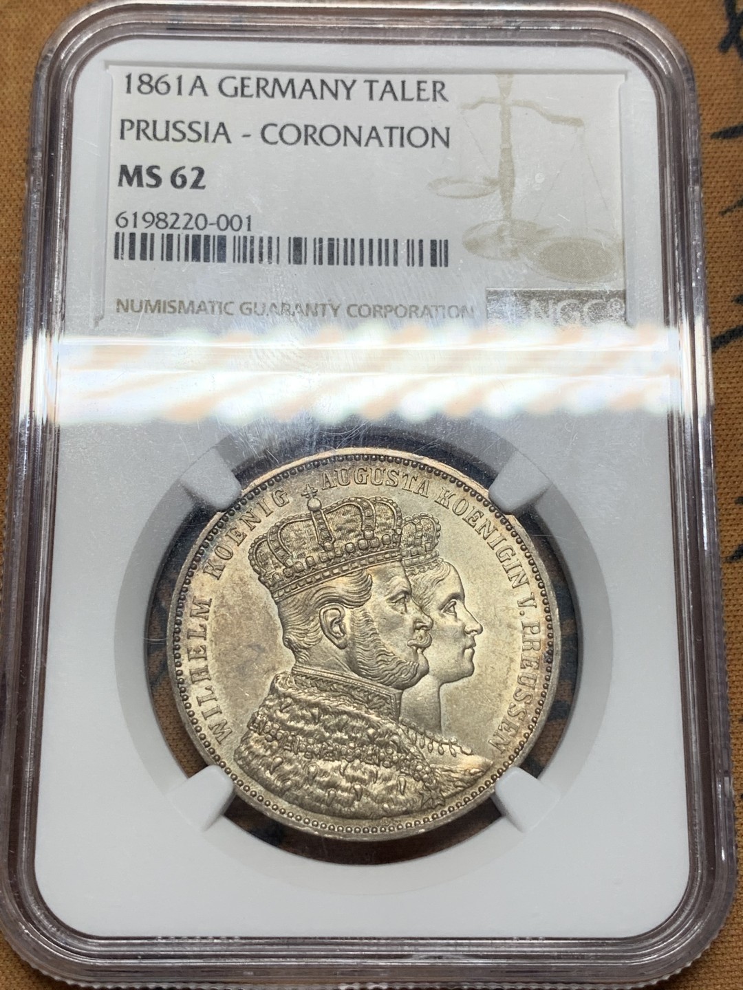 《竞宝斋》第96场-本周日，周一，周四，3场连拍（全场不限金额包邮） NGC MS62德国普鲁士1861年威廉一世登基加冕1泰勒银币