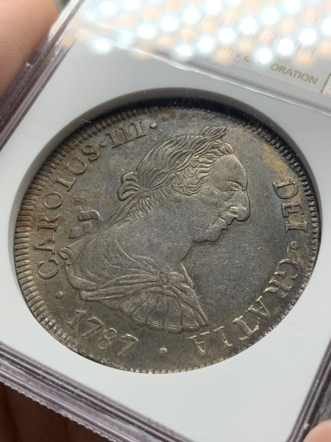 《竞宝斋》第96场-本周日，周一，周四，3场连拍（全场不限金额包邮） NGC UNC 包浆币评级 玻利维亚 1787年 卡三 8里亚尔 双柱 大银币 双面深打均匀 包浆深厚也导致了没分