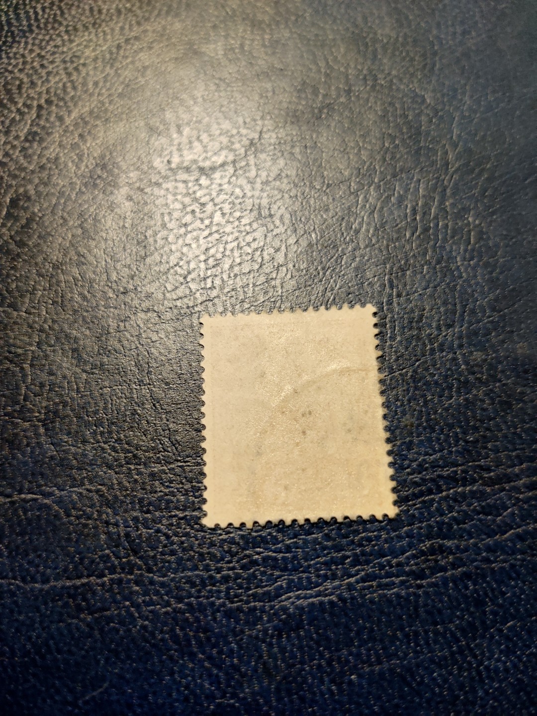 洪涛臻品 精选邮票限时拍卖第三十二期 八国联军侵华时租借地发行的邮票，德国占领胶州的邮票（图3谨供参考）。验证过保真，如非真品终生包退，品相自定。百年真品古董，入手大清时期邮票实物的难得机会！