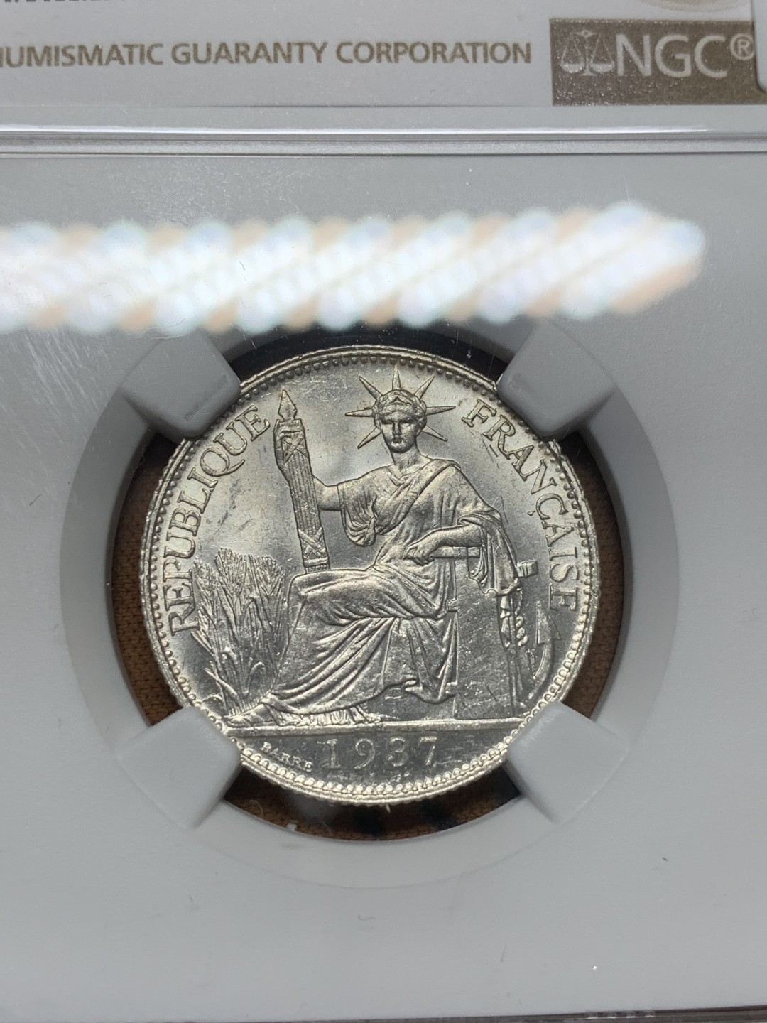 《竞宝斋》第96场-本周日，周一，周四，3场连拍（全场不限金额包邮） NGC-MS61 法属印支 1937年坐洋2角银币  卷拆曝光品相