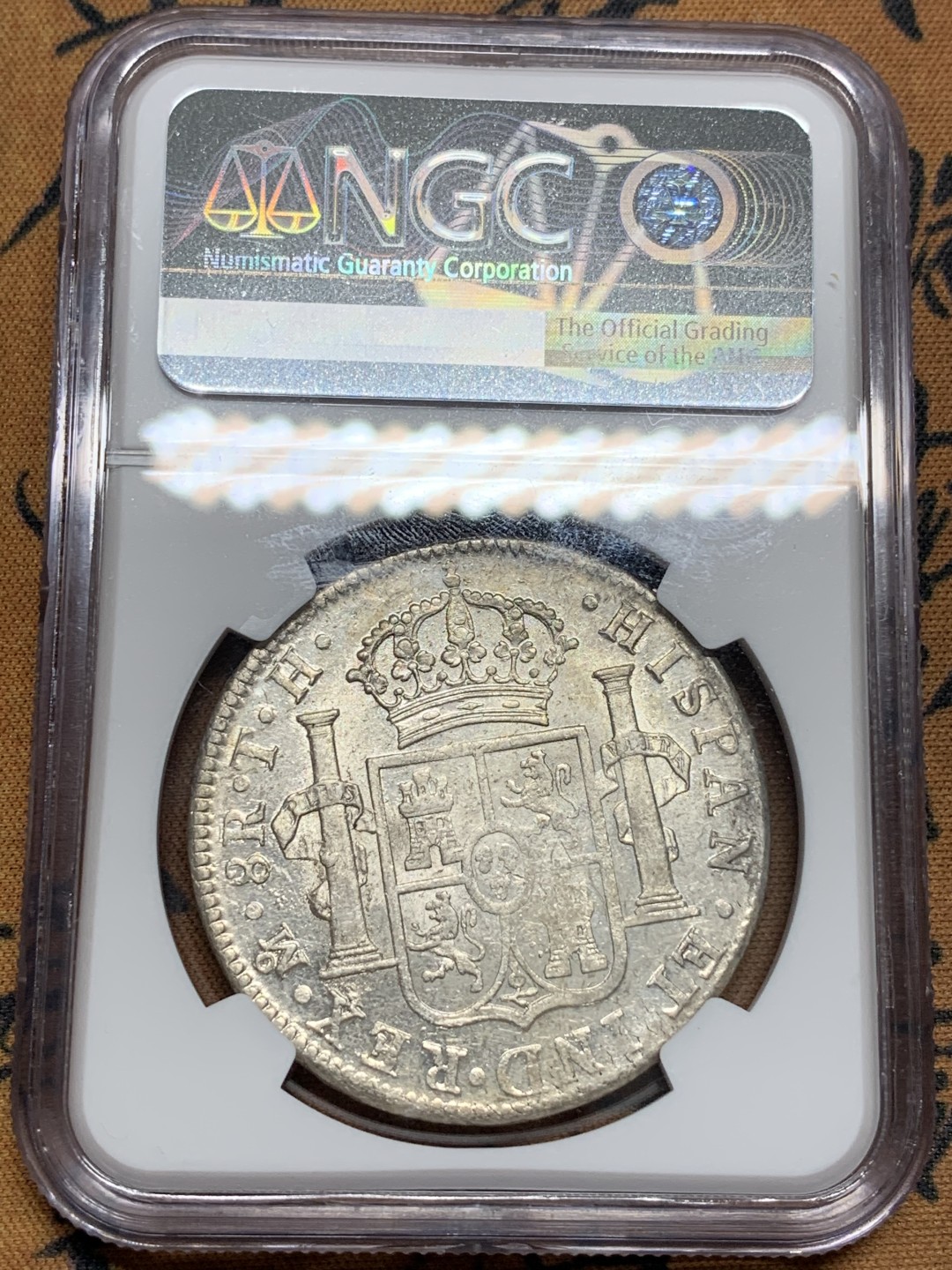 《竞宝斋》第96场-本周日，周一，周四，3场连拍（全场不限金额包邮） NGC AU58 墨西哥 1809年 费七 8里亚尔 双柱大银币 双面深打 PL感十足