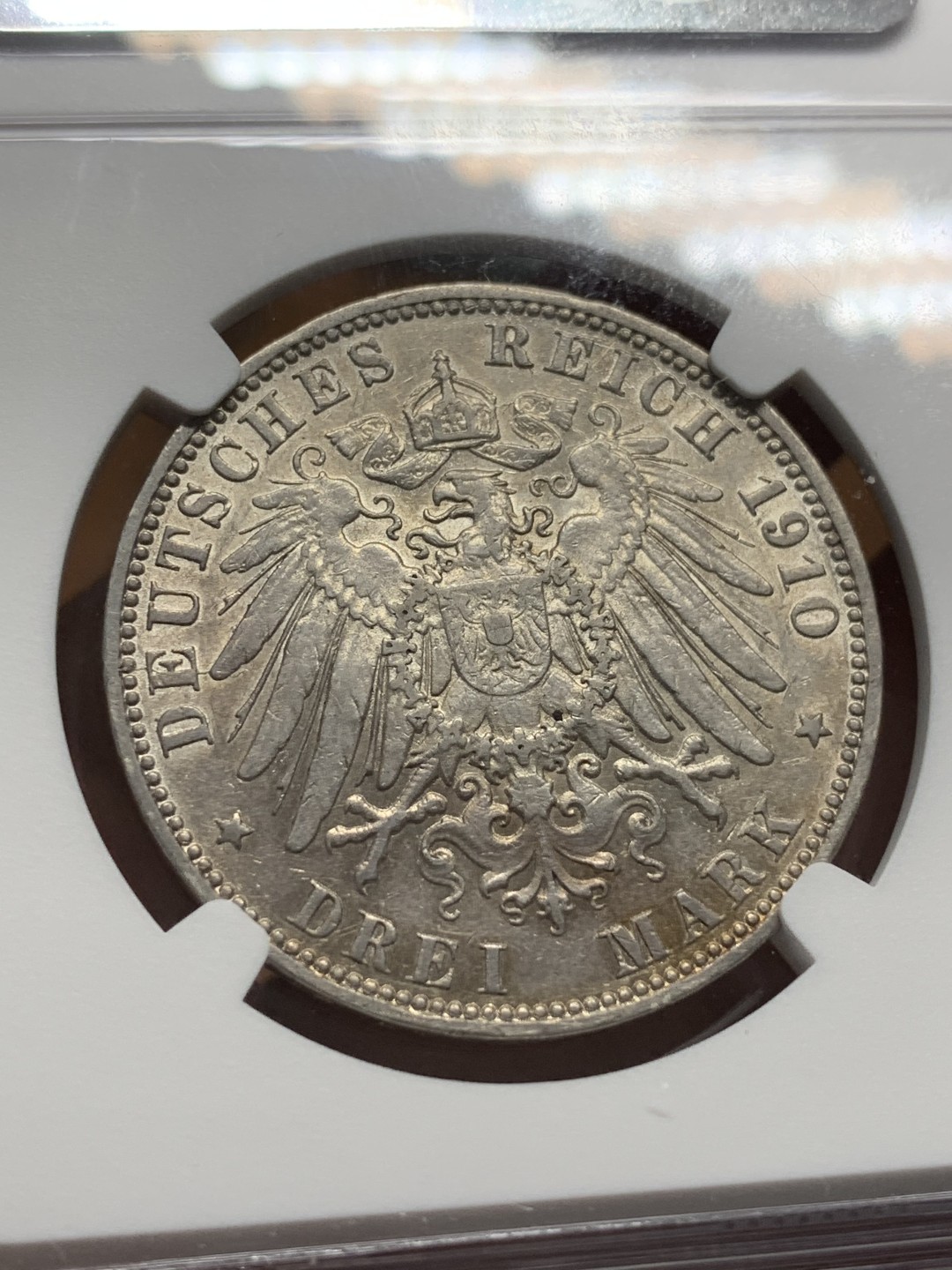 《竞宝斋》第96场-本周日，周一，周四，3场连拍（全场不限金额包邮） NGC AU55，德国，1910年汉堡双狮3马克银币。