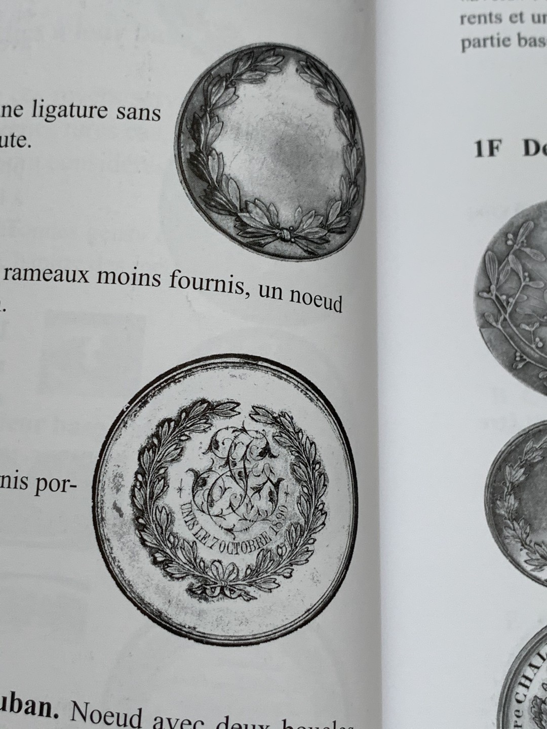 《竞宝斋》第96场-本周日，周一，周四，3场连拍（全场不限金额包邮） 法国 结婚 纪念章 目录 厚达 320页 重达1.6公斤 A4纸大小 亏运费的品种 不过介绍的非常详细 版本众多