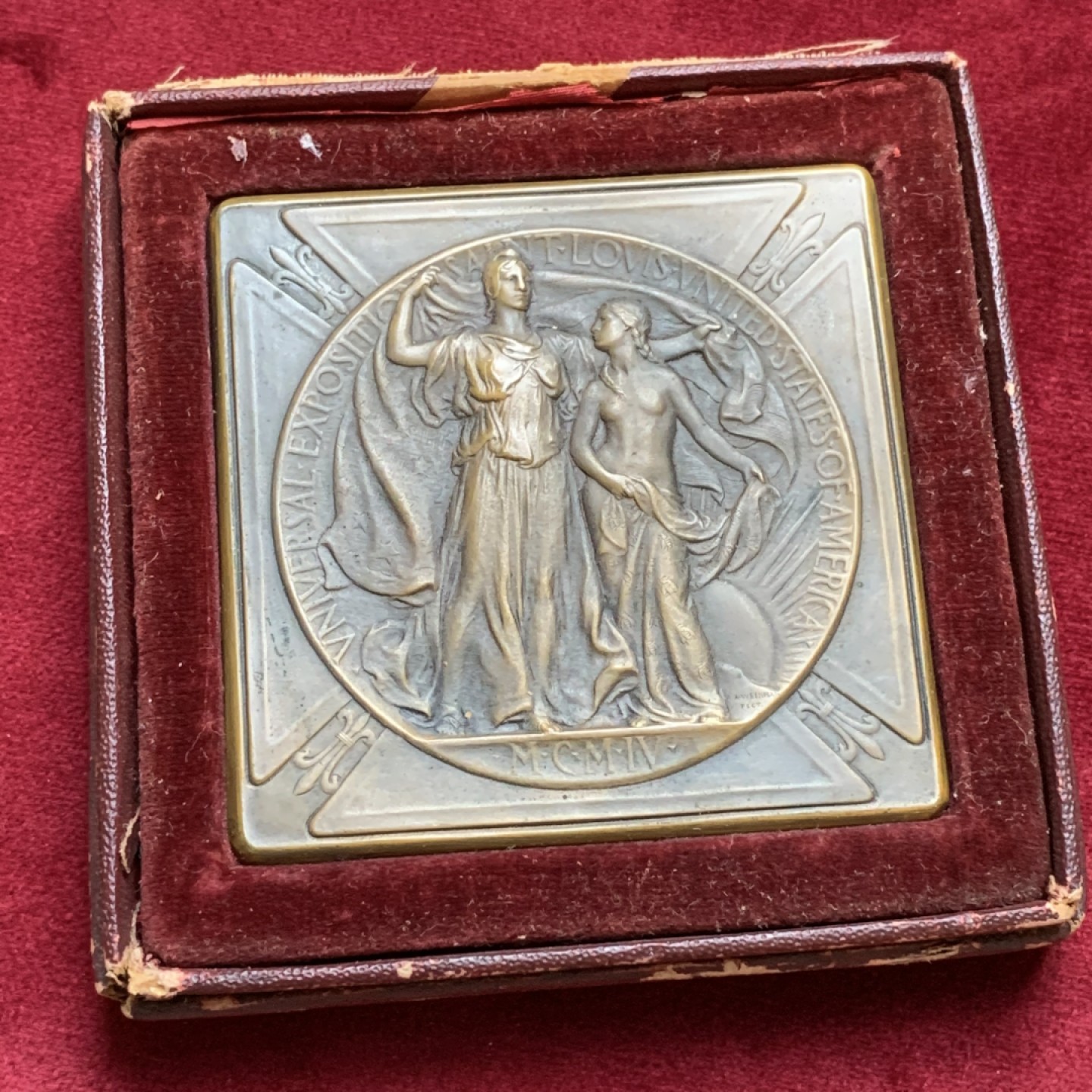 《竞宝斋》第96场-本周日，周一，周四，3场连拍（全场不限金额包邮） 1904年圣路易斯世博会银牌奖章 百年浓郁包浆，带原盒难得，发行量11550枚