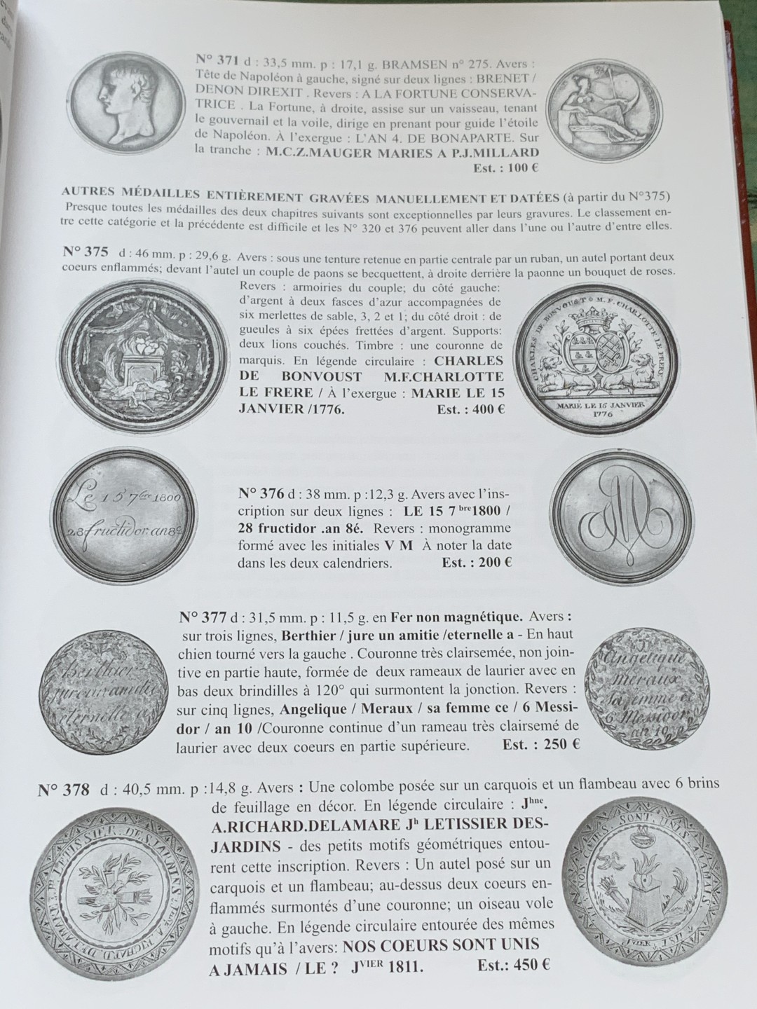 《竞宝斋》第96场-本周日，周一，周四，3场连拍（全场不限金额包邮） 法国 结婚 纪念章 目录 厚达 320页 重达1.6公斤 A4纸大小 亏运费的品种 不过介绍的非常详细 版本众多