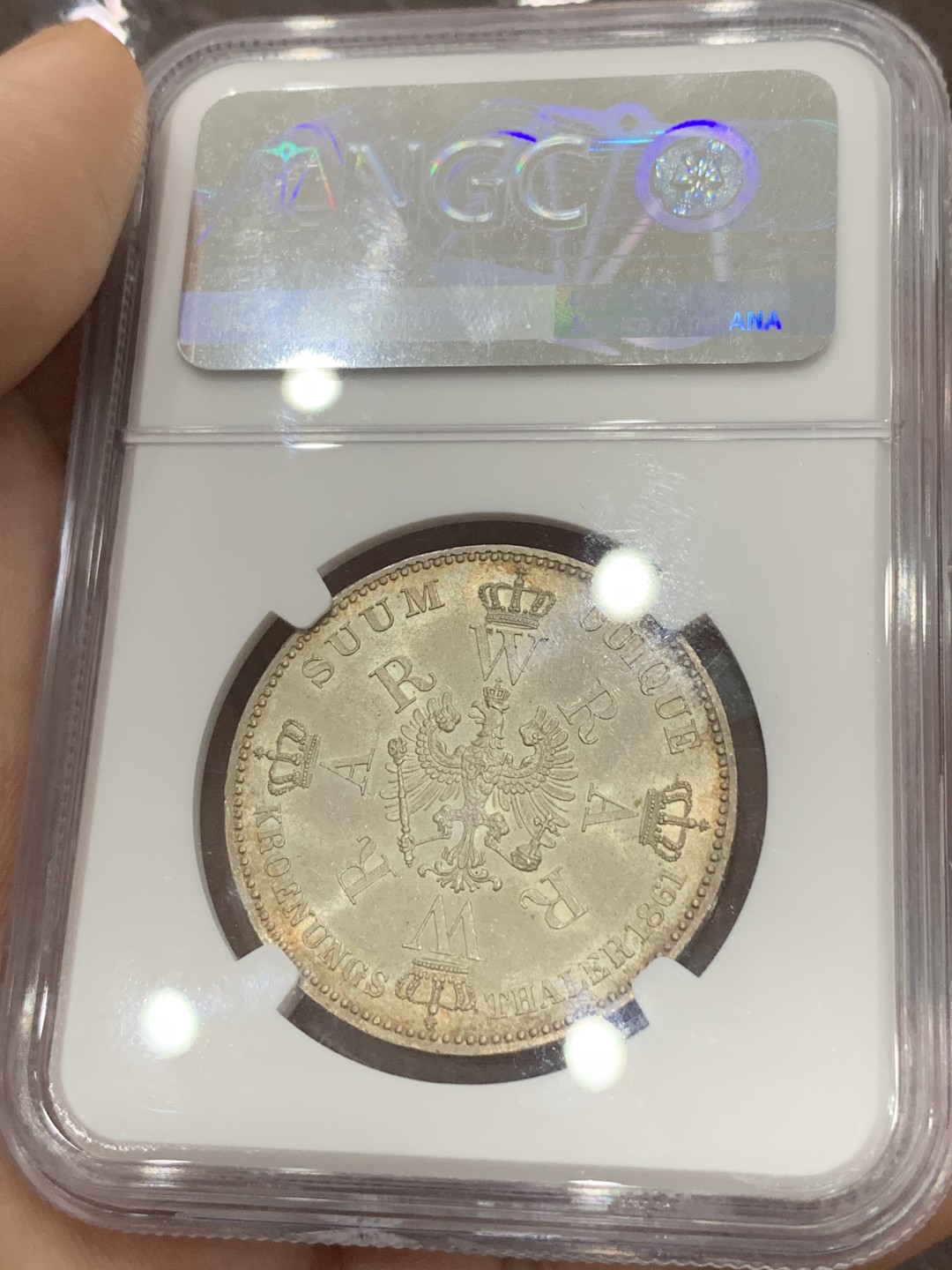 《竞宝斋》第96场-本周日，周一，周四，3场连拍（全场不限金额包邮） NGC MS62德国普鲁士1861年威廉一世登基加冕1泰勒银币