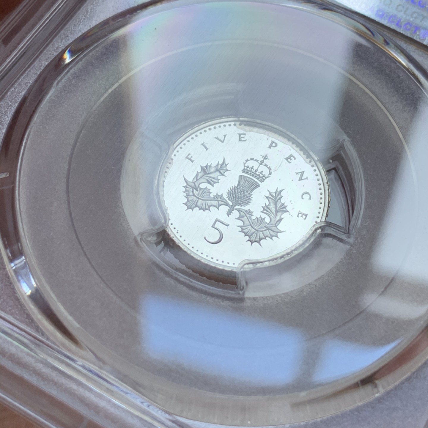 《竞宝斋》第96场-本周日，周一，周四，3场连拍（全场不限金额包邮） PCGS PR68-69 DCAM 英国 1990年 精制5便士银币大小版一对（带原盒）（冠军+亚军分）深度镜面 发行量35000枚