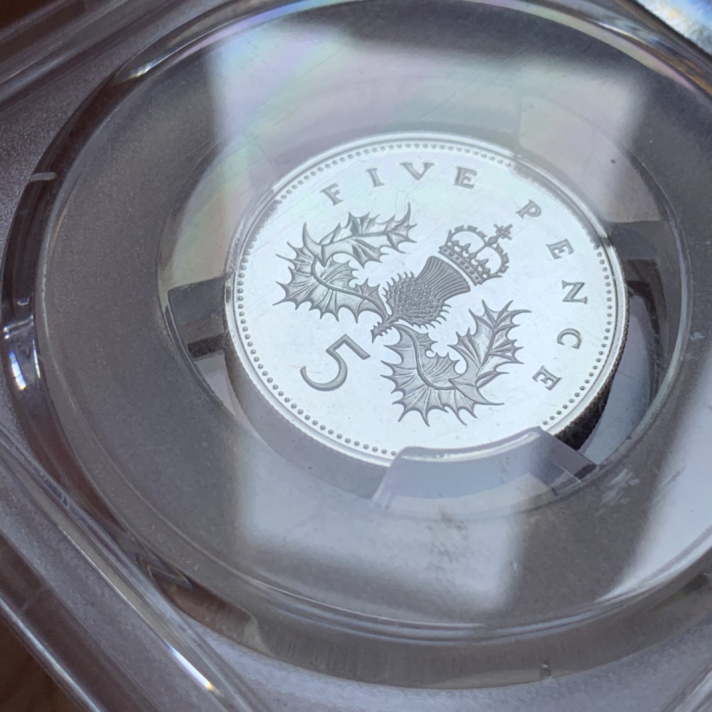 《竞宝斋》第96场-本周日，周一，周四，3场连拍（全场不限金额包邮） PCGS PR68-69 DCAM 英国 1990年 精制5便士银币大小版一对（带原盒）（冠军+亚军分）深度镜面 发行量35000枚