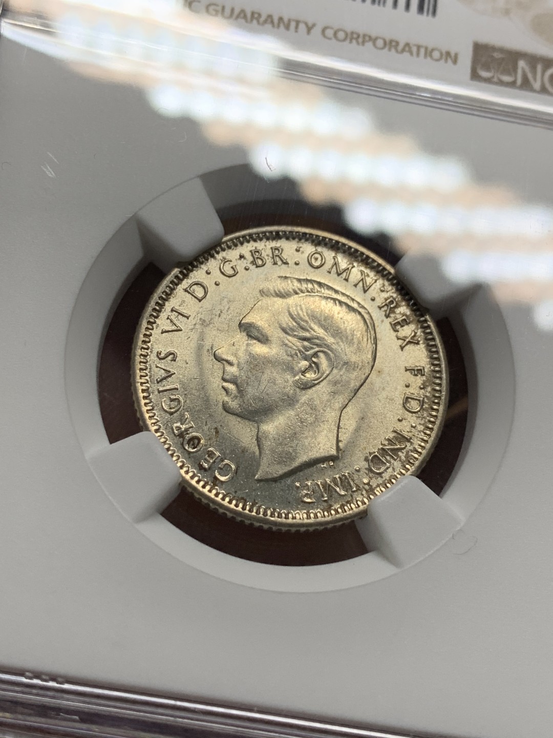 《竞宝斋》第96场-本周日，周一，周四，3场连拍（全场不限金额包邮） NGC MS63 澳大利亚 1944年 乔治六世 绵羊 1先令 银币 暴光状态