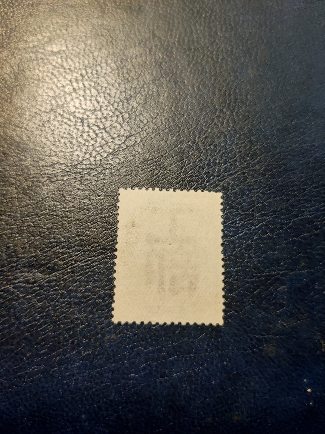 洪涛臻品 精选邮票限时拍卖第三十二期 比大清官方邮票还早的老古董！上海地方发行的邮票，邮票背面有防伪水印。验证过保真，如非真品终生包退，品相自定。百年真品古董，入手大清时期邮票实物的难得机会！