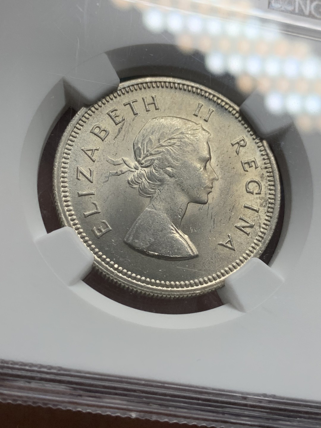 《竞宝斋》第96场-本周日，周一，周四，3场连拍（全场不限金额包邮） NGC-MS63 英属南非 1960年 伊丽莎白二世 2先令 少见品种