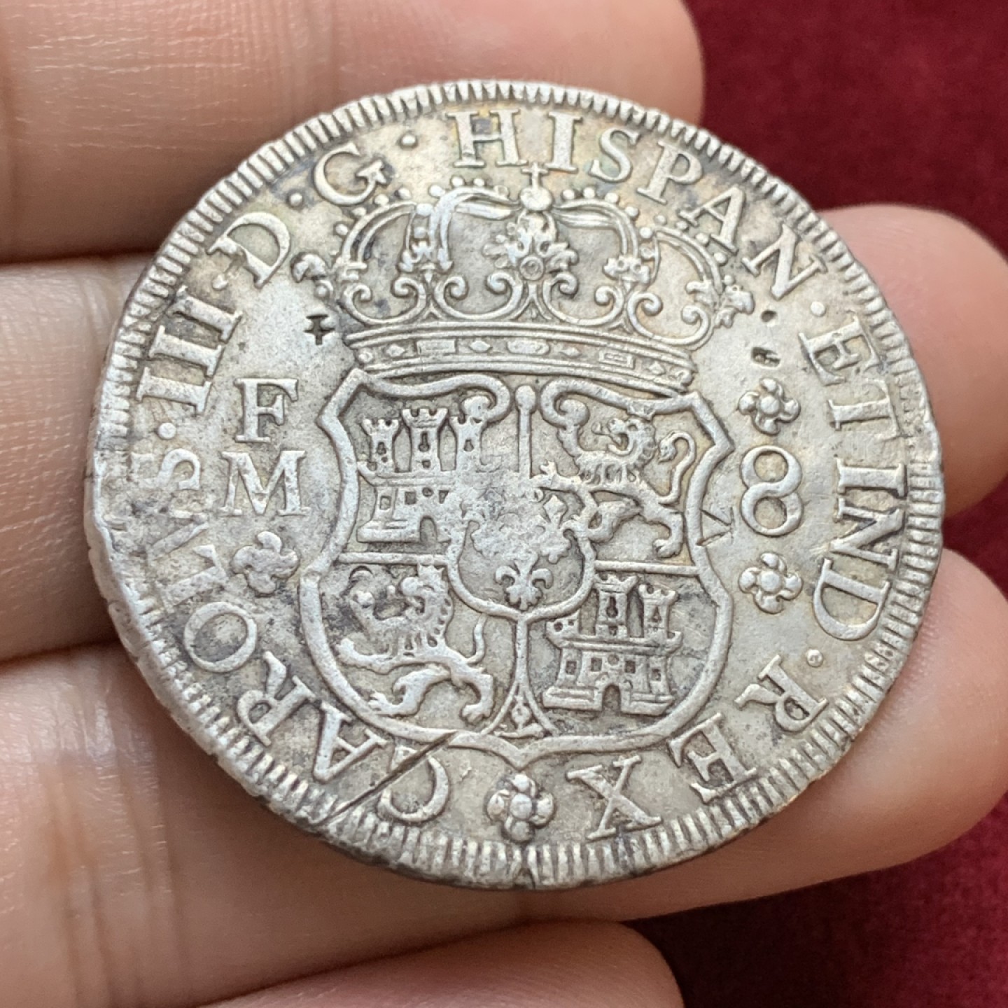 《竞宝斋》第96场-本周日，周一，周四，3场连拍（全场不限金额包邮） 细节清晰包浆均匀 地球双柱 1771年 墨西哥 卡洛斯三世 8里亚尔 银币 图案细节很清晰 灰色包浆均匀漂亮 有几个戳