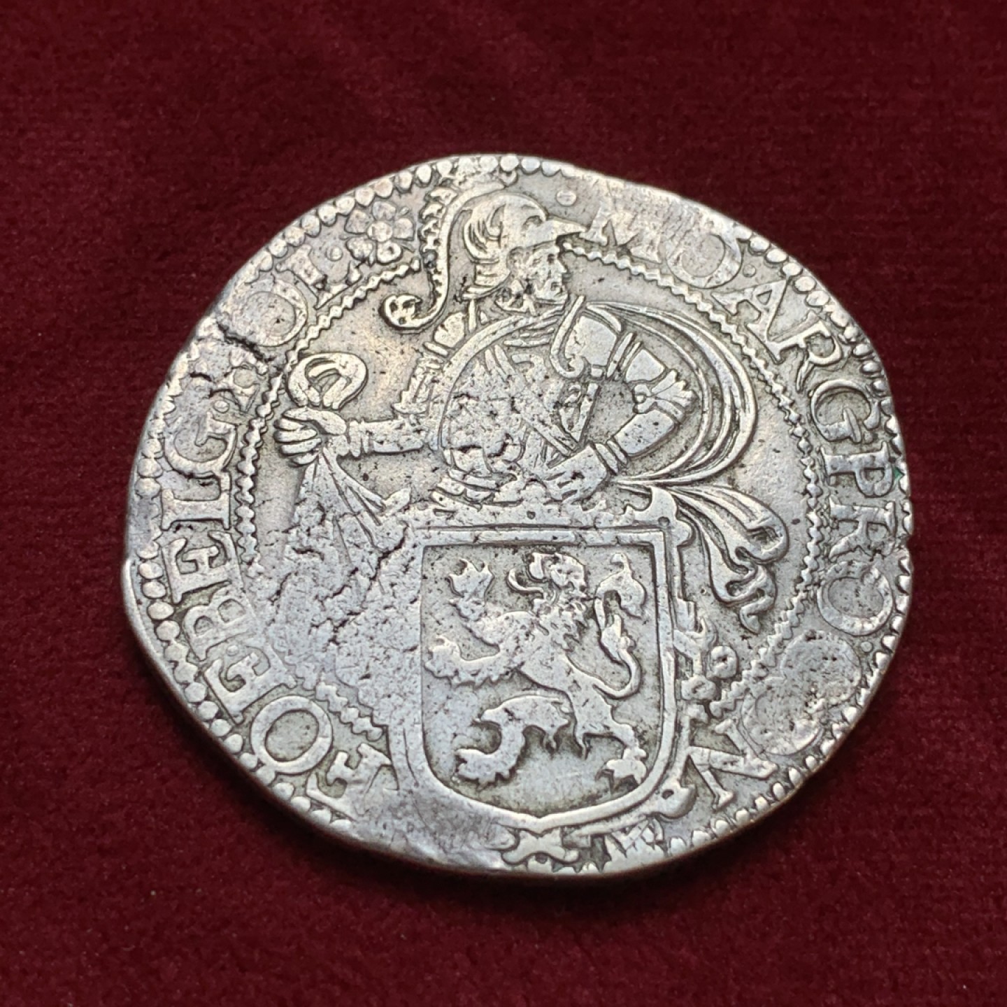 《竞宝斋》第96场-本周日，周一，周四，3场连拍（全场不限金额包邮） 图案铭文很完整 1633年 荷兰 荷兰省 武士狮子泰勒 大银币 图案和铭文比同期打制好很多很完整