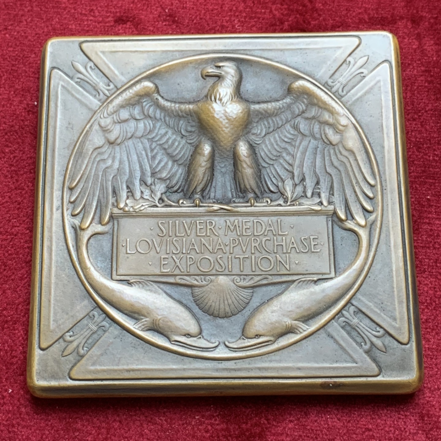 《竞宝斋》第96场-本周日，周一，周四，3场连拍（全场不限金额包邮） 1904年圣路易斯世博会银牌奖章 百年浓郁包浆，带原盒难得，发行量11550枚