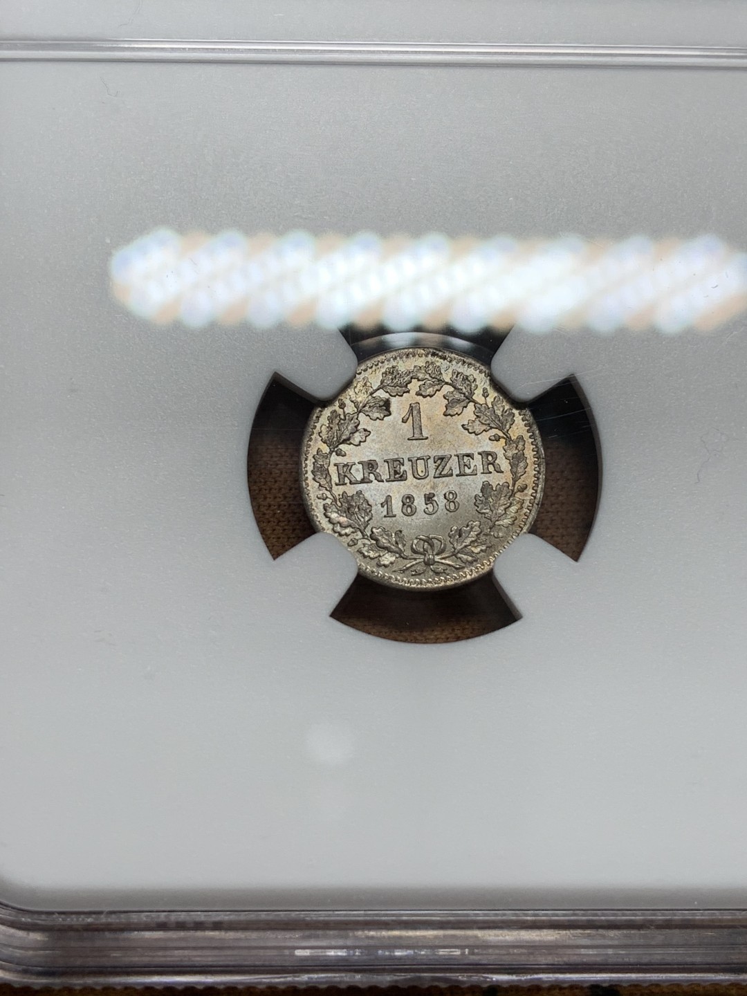 《竞宝斋》第96场-本周日，周一，周四，3场连拍（全场不限金额包邮） NGC-MS64 巴伐利亚1858年1克鲁泽小银币，原光饱满，带转光