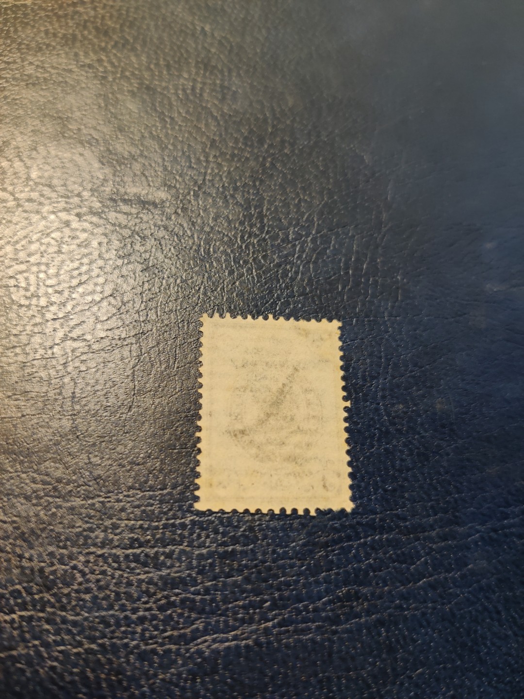 洪涛臻品 精选邮票限时拍卖第三十二期 八国联军时，沙俄在华租借地发行使用的加盖俄语“中国”邮票（图3谨供参考），邮票背面有防伪水印。验证过保真，如非真品终生包退，品相自定。百年真品古董，入手大清时期邮票实物的难得机会！