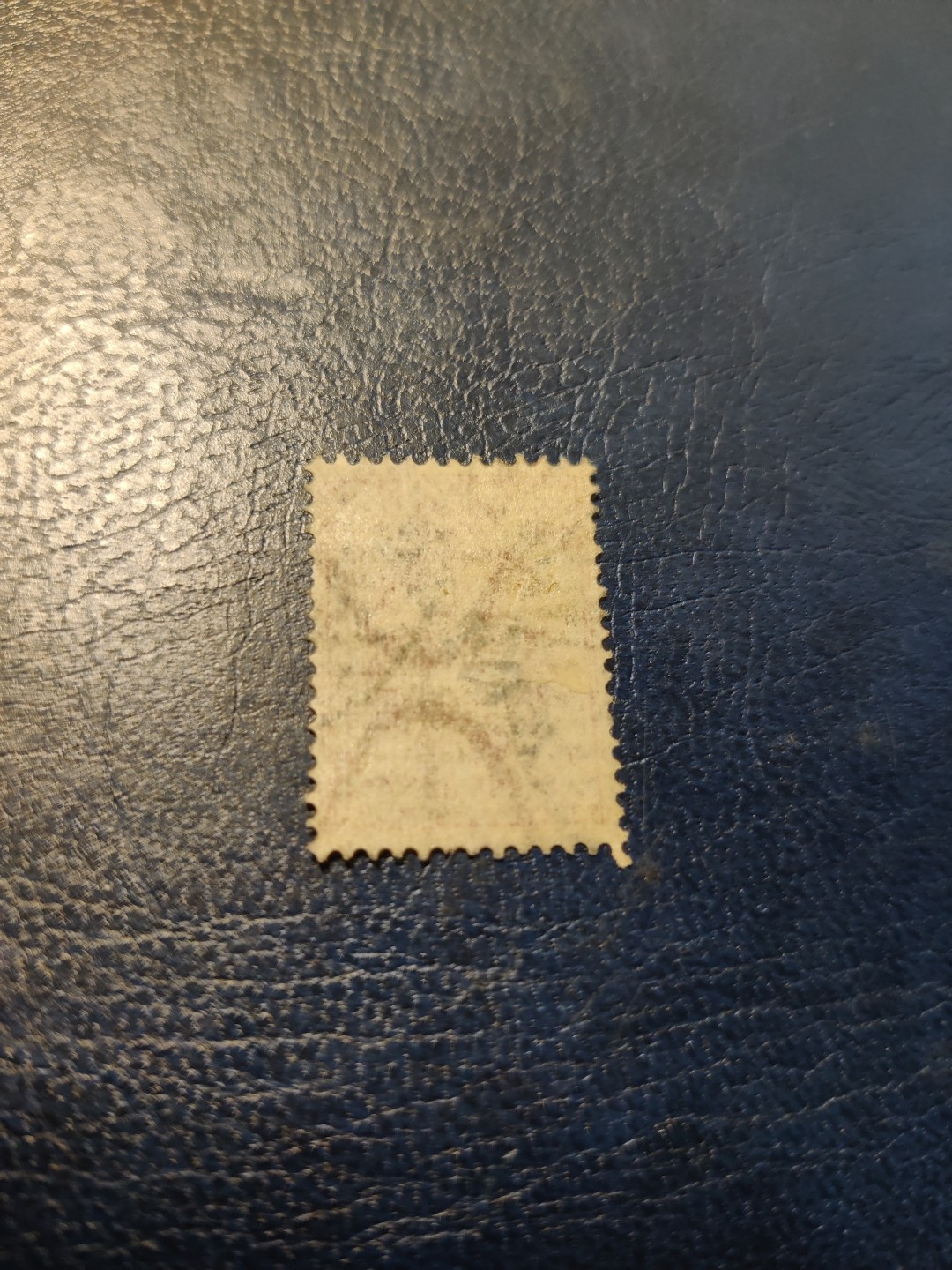 洪涛臻品 精选邮票限时拍卖第三十二期 八国联军时，沙俄在华租借地发行使用的加盖俄语“中国”邮票（图3谨供参考），邮票背面有防伪水印。验证过保真，如非真品终生包退，品相自定。百年真品古董，入手大清时期邮票实物的难得机会！
