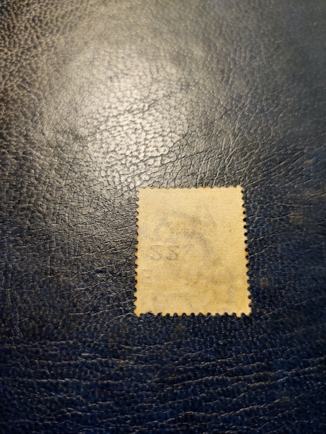洪涛臻品 精选邮票限时拍卖第三十二期 八国联军时，英国在华租借地发行使用的加盖“CHINA”邮票，邮票背面有防伪水印(图三成交价供参考)。验证过保真，如非真品终生包退，品相自定。百年真品古董，入手大清时期邮票实物的难得机会！