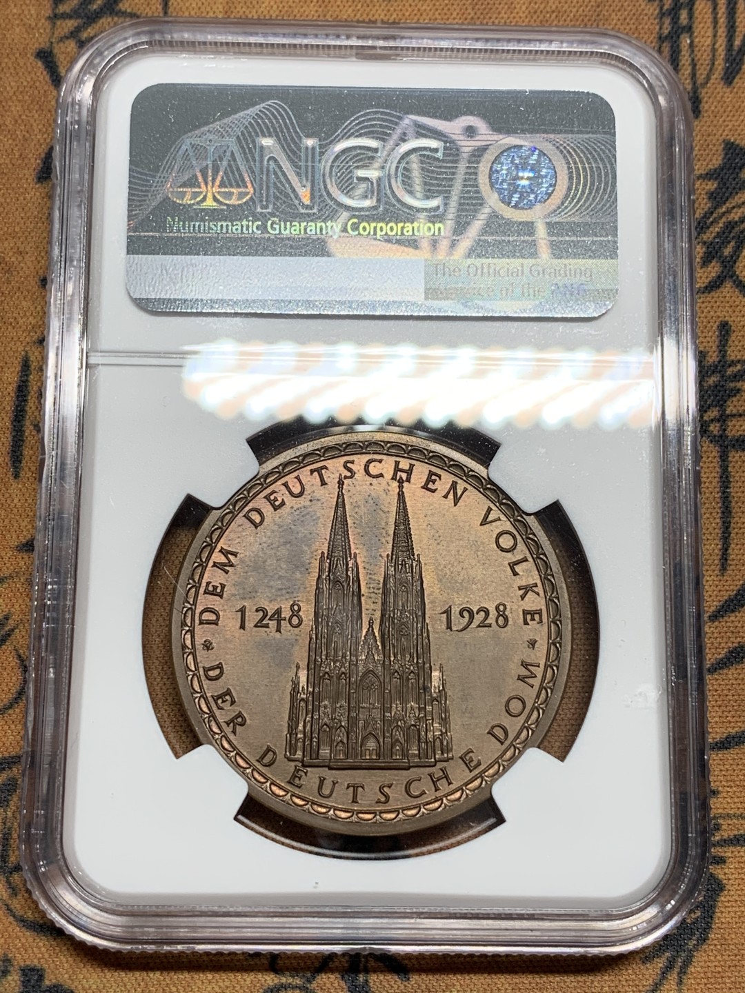 《竞宝斋》第96场-本周日，周一，周四，3场连拍（全场不限金额包邮） NGC MS64 德国1928年科隆大教堂开工680周年纪念铜章 直径36毫米 带原盒 铜的比银的少见