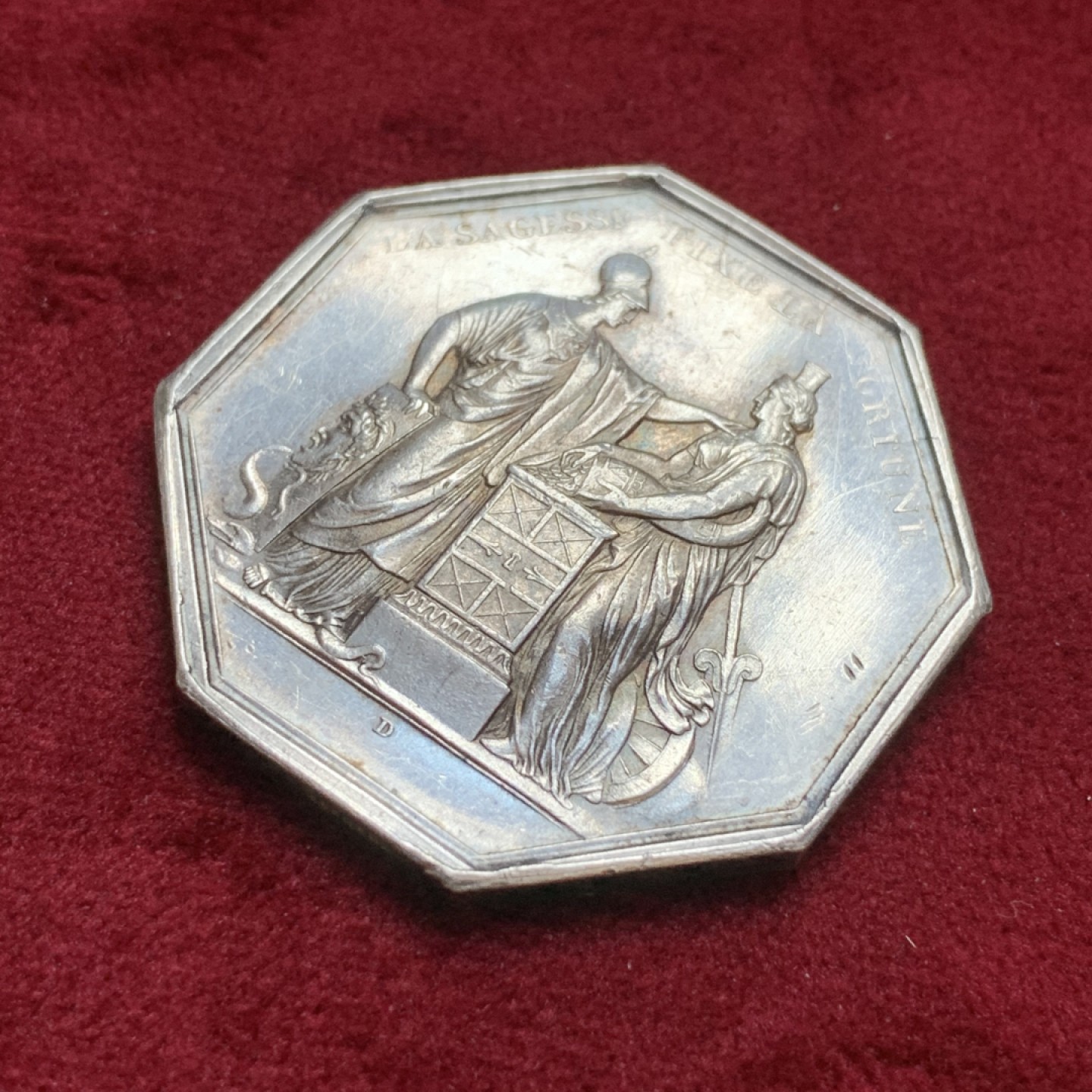 《竞宝斋》第96场-本周日，周一，周四，3场连拍（全场不限金额包邮） 法国法兰西银行大八角代币 早期手指铭 36毫米 23.7克