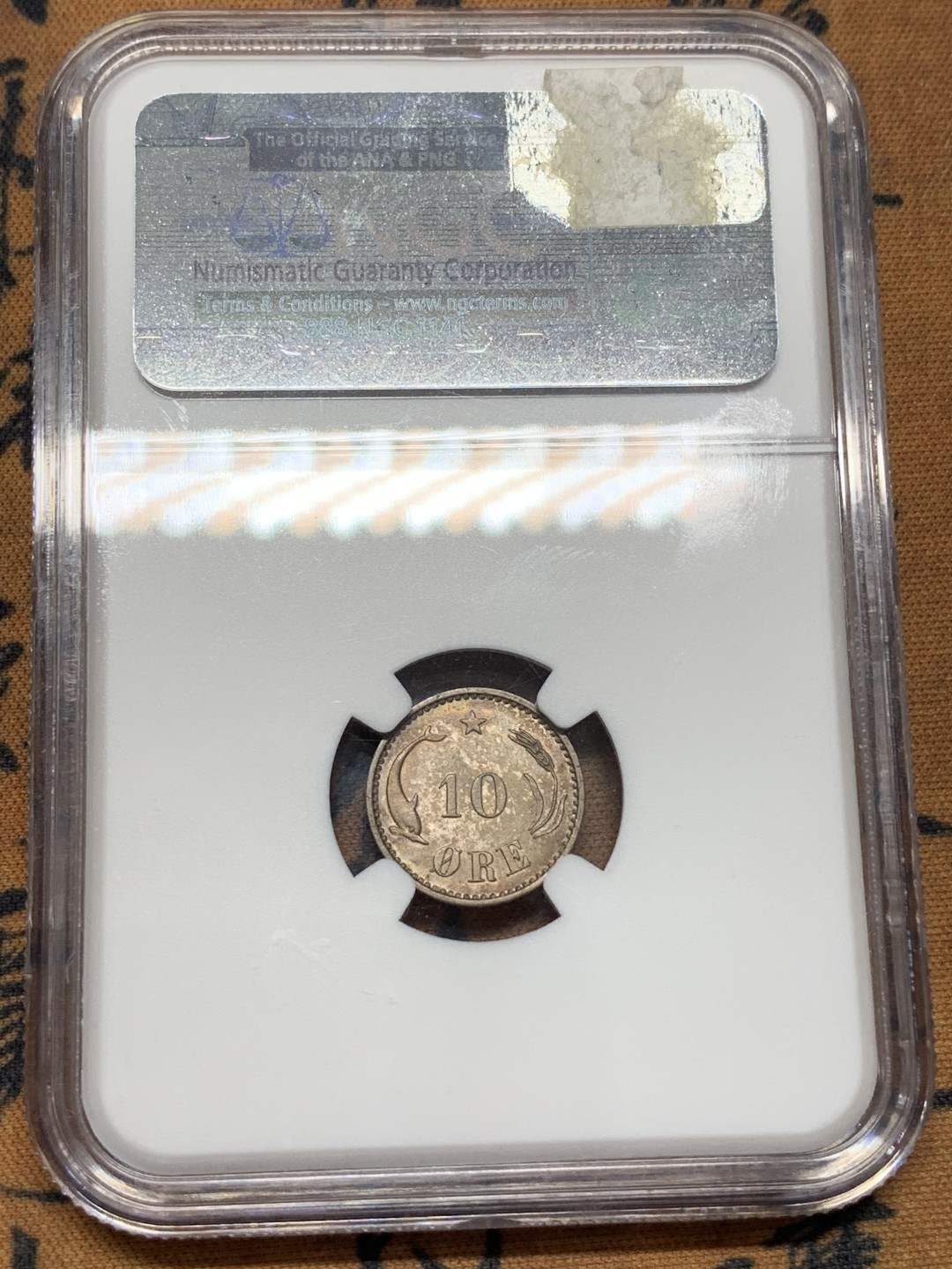 《竞宝斋》第96场-本周日，周一，周四，3场连拍（全场不限金额包邮） NGC MS64 丹麦 1905年 10ORE 银币 双面深彩包浆 细节非常好 海豚灵动