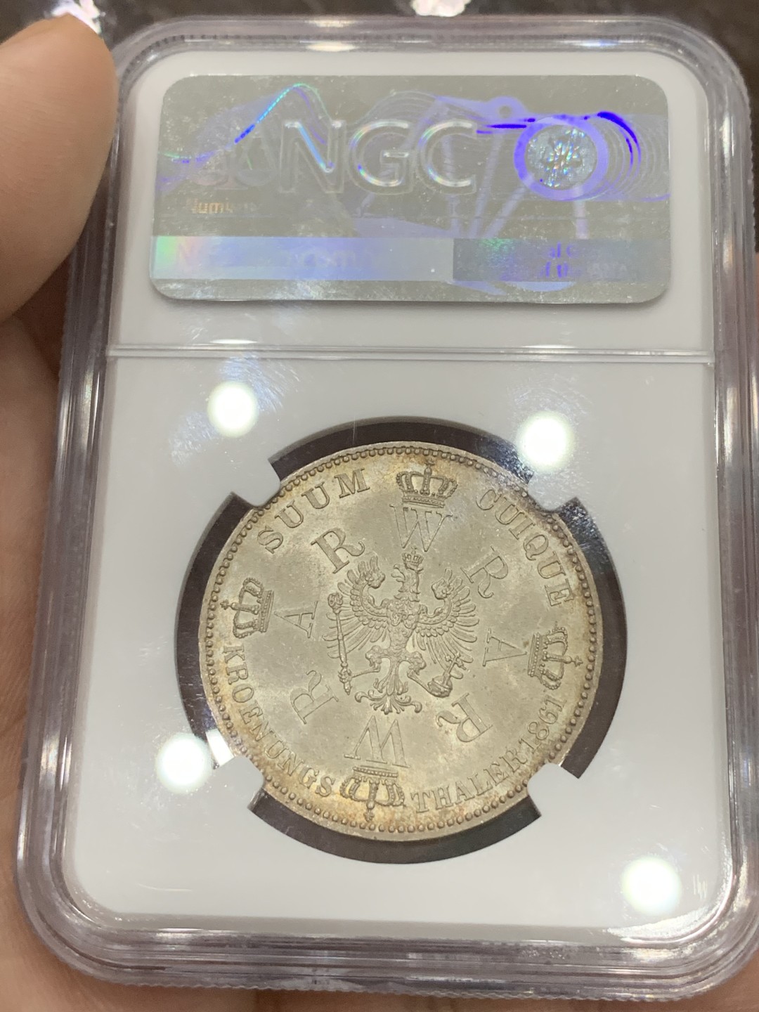 《竞宝斋》第96场-本周日，周一，周四，3场连拍（全场不限金额包邮） NGC MS62德国普鲁士1861年威廉一世登基加冕1泰勒银币