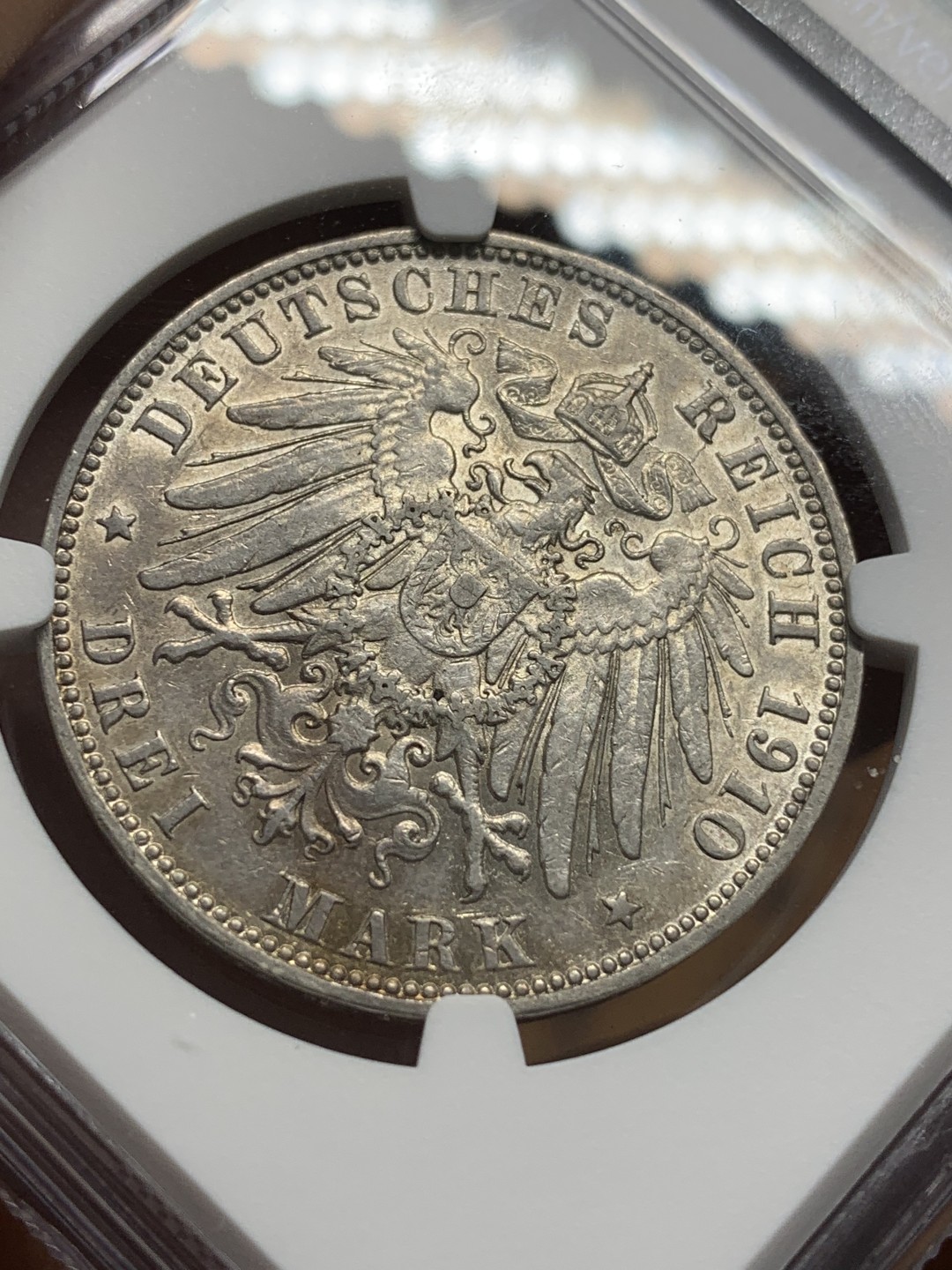 《竞宝斋》第96场-本周日，周一，周四，3场连拍（全场不限金额包邮） NGC AU55，德国，1910年汉堡双狮3马克银币。