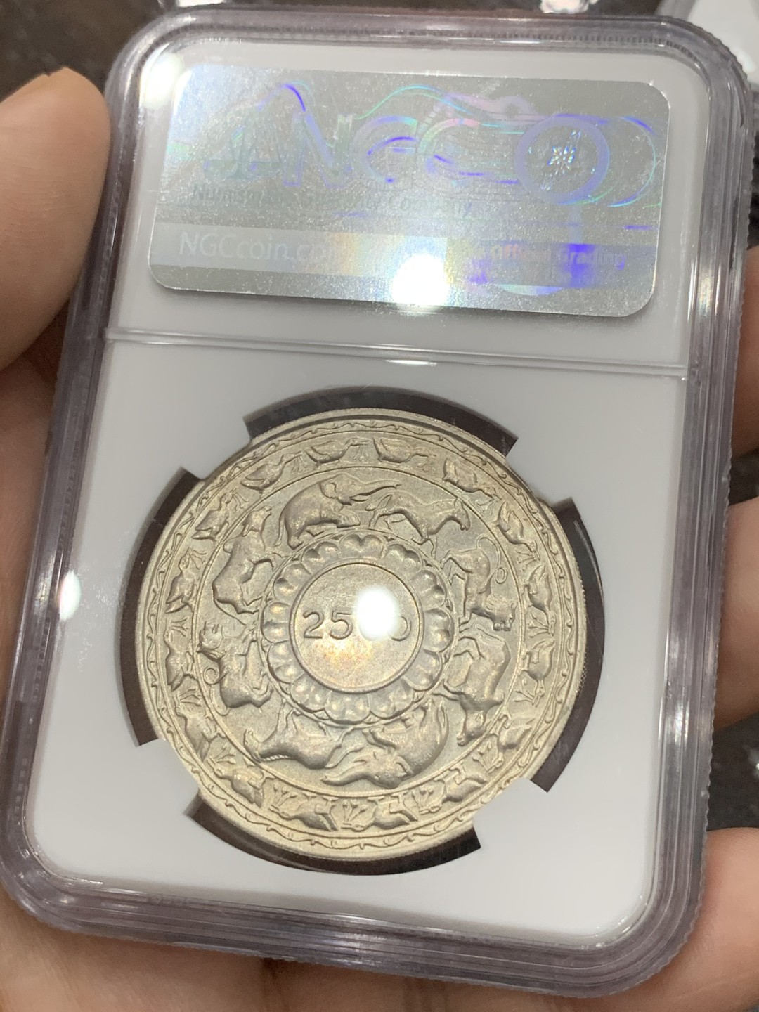 《竞宝斋》第96场-本周日，周一，周四，3场连拍（全场不限金额包邮） NGC-MS64 锡兰 1957年 纪念佛教2500周年 5卢比 大银币 热门品种 带彩