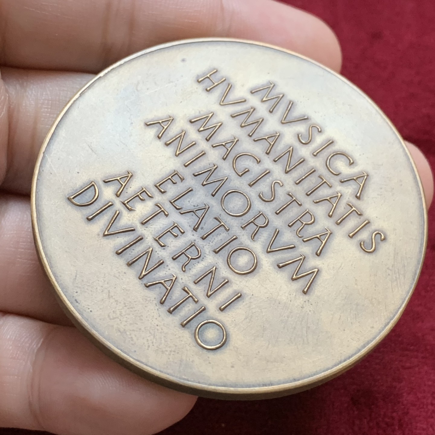 《竞宝斋》第96场-本周日，周一，周四，3场连拍（全场不限金额包邮） 维也纳1955年国家歌剧院修复纪念铜章 直径约60毫米 重量约76.4克