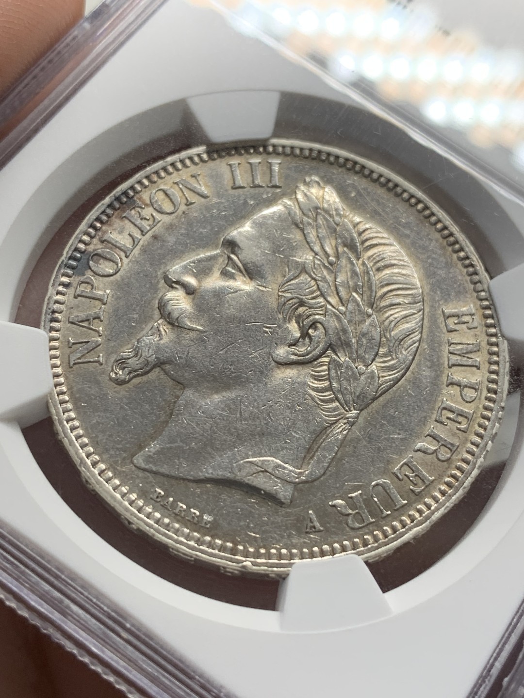 《竞宝斋》第96场-本周日，周一，周四，3场连拍（全场不限金额包邮） NGC UNCD 法国1867A 拿破仑三世 5法郎银币 错标50分