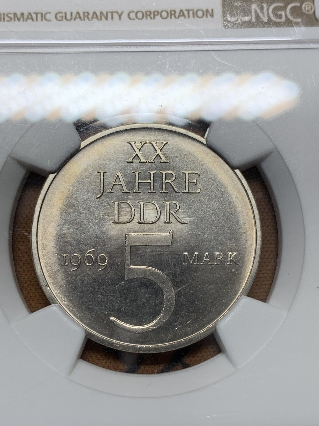 《竞宝斋》第96场-本周日，周一，周四，3场连拍（全场不限金额包邮） NGC MS66 东德1969年5马克 白铜少见 冠军分数