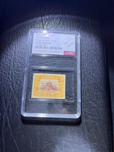 洪涛臻品 精选邮票限时拍卖第三十三期 - 宣统登基7分新  ASG80OG，筋票，撕大块送评，比某涌网能买到的普通全品状态好，105号最新出的极严评高配版80分。 清代宣统邮票发行量仅100万套，历时久远，战乱动荡与自然条件的变迁后，留存至今带有原胶的已经且无贴的已经寥寥无几，这其中能评到85分属于百里挑一的品相。 评级资源枯竭，随时大涨，注意捡漏