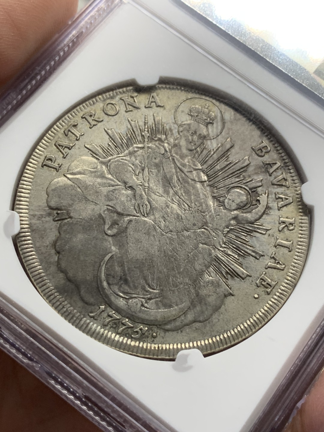 《竞宝斋》第96场-本周日，周一，周四，3场连拍（全场不限金额包邮） NGC AU50德国巴伐利亚1775年马克西米利安抱婴泰勒银币